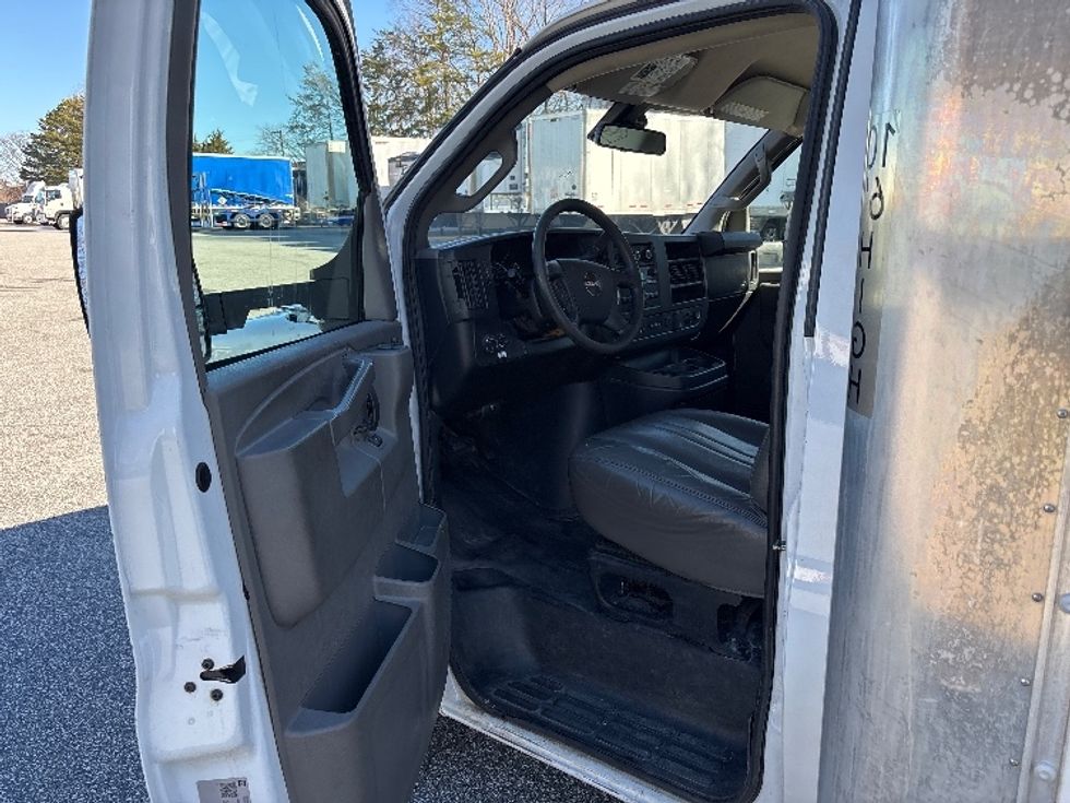 Light Duty Box Truck-Light and Medium Duty Trucks-GMC-2021-Savana G33903-Greensboro-NC-92,957\n\t\tmiles-$ 32,250 - Image 16