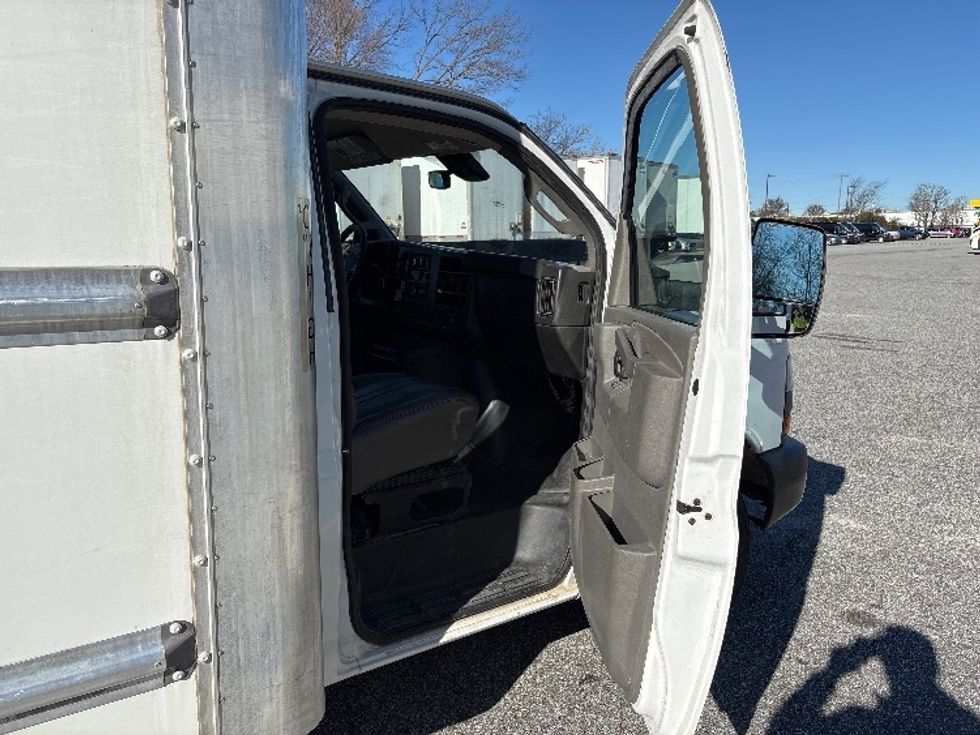 Light Duty Box Truck-Light and Medium Duty Trucks-GMC-2021-Savana G33903-Greensboro-NC-92,957\n\t\tmiles-$ 32,250 - Image 20