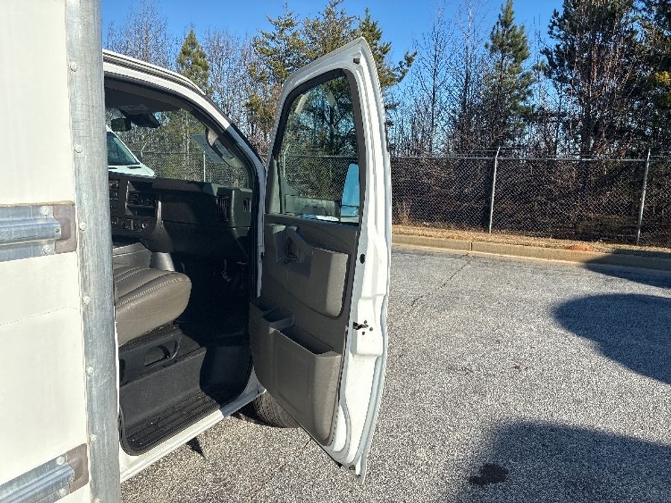 Light Duty Box Truck-Light and Medium Duty Trucks-GMC-2021-Savana G33903-Greenville-SC-105,234\n\t\tmiles-$ 30,750 - Image 19