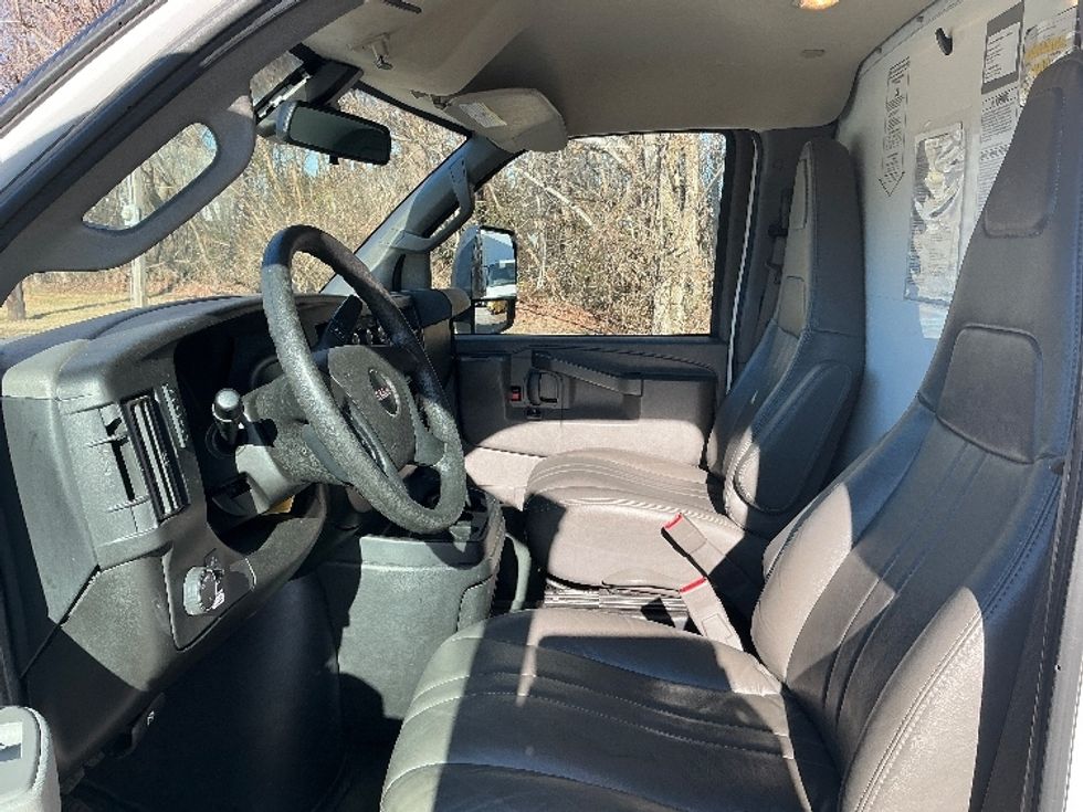 Light Duty Box Truck-Light and Medium Duty Trucks-GMC-2021-Savana G33903-Greer-SC-107,859\n\t\tmiles-$ 30,250 - Image 18