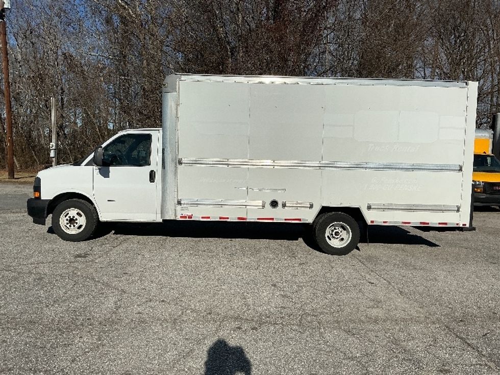 Light Duty Box Truck-Light and Medium Duty Trucks-GMC-2021-Savana G33903-Greer-SC-107,859\n\t\tmiles-$ 30,250 - Image 4