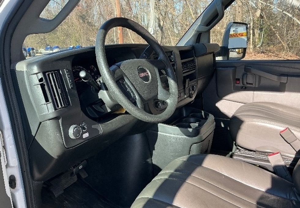 Light Duty Box Truck-Light and Medium Duty Trucks-GMC-2021-Savana G33903-Greer-SC-108,030\n\t\tmiles-$ 23,500 - Image 16
