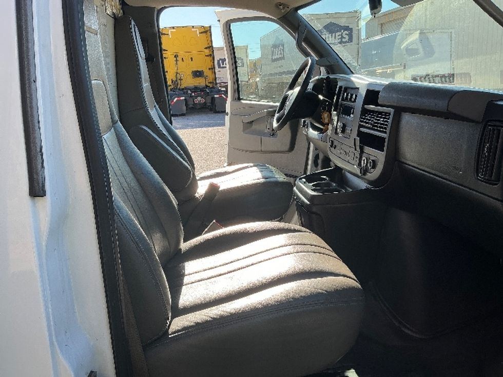 Light Duty Box Truck-Light and Medium Duty Trucks-GMC-2021-Savana G33903-Greer-SC-108,030\n\t\tmiles-$ 23,500 - Image 21