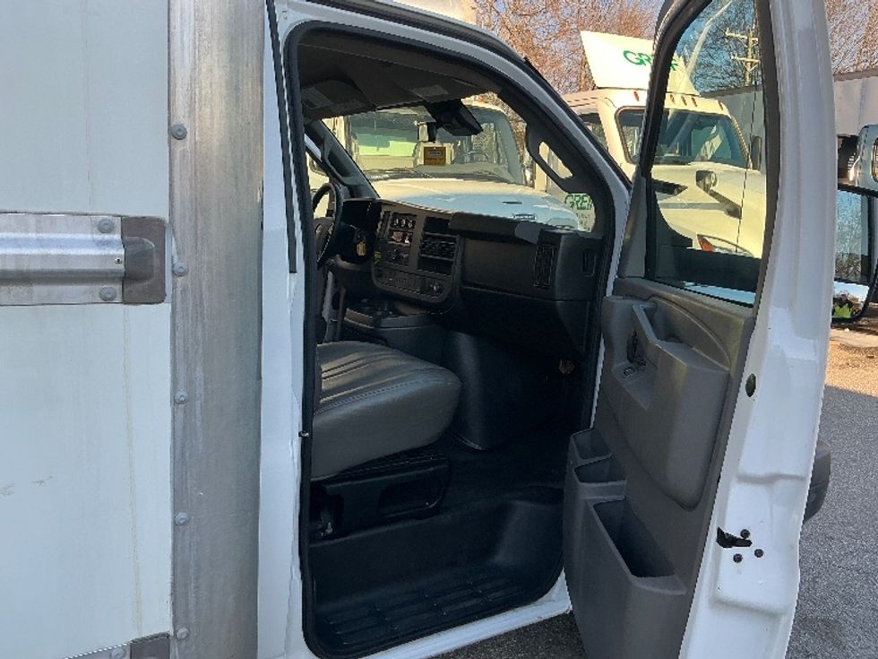 Light Duty Box Truck-Light and Medium Duty Trucks-GMC-2021-Savana G33903-Greer-SC-108,790\n\t\tmiles-$ 30,250 - Image 19