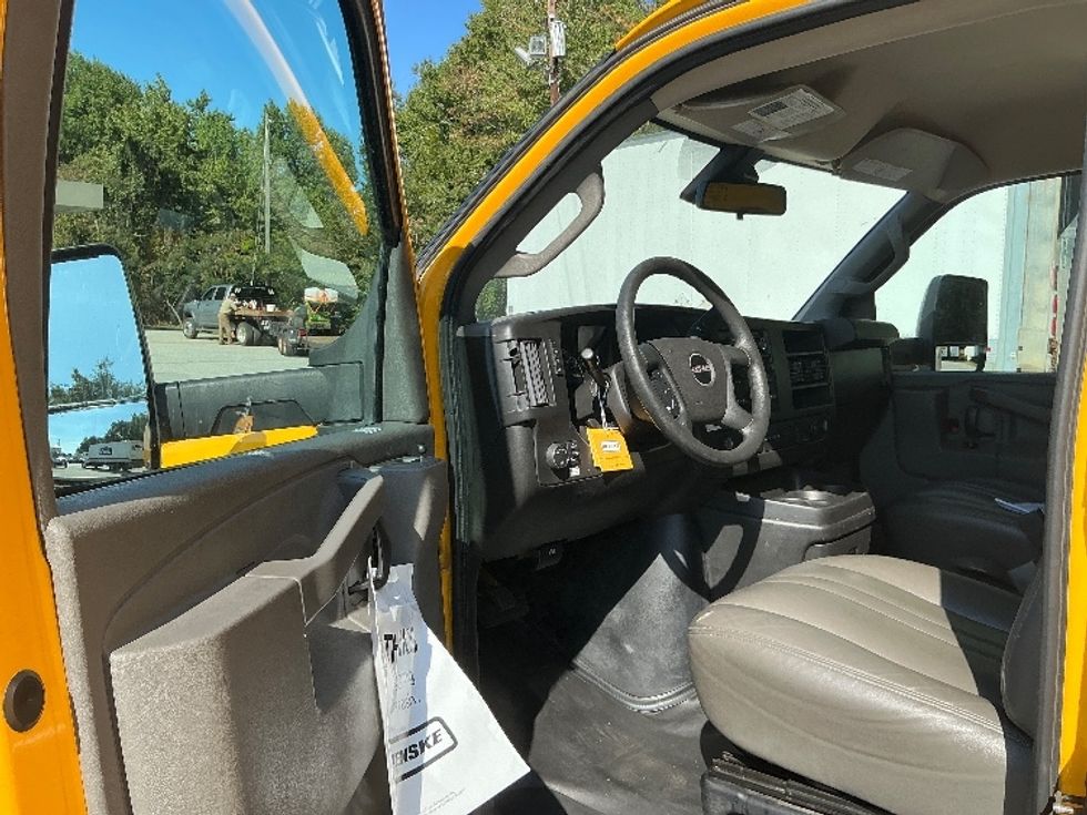 Light Duty Box Truck-Light and Medium Duty Trucks-GMC-2021-Savana G33903-Greer-SC-124,733\n\t\tmiles-$ 21,750 - Image 17