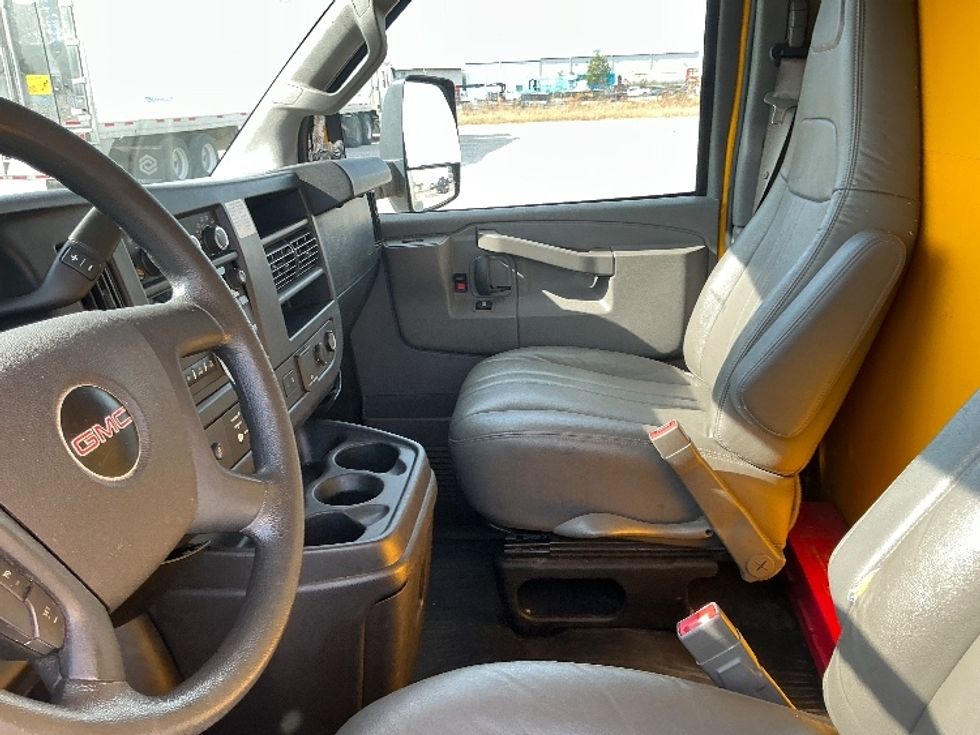 Light Duty Box Truck-Light and Medium Duty Trucks-GMC-2021-Savana G33903-Gulfport-MS-101,619\n\t\tmiles-$ 26,250 - Image 19