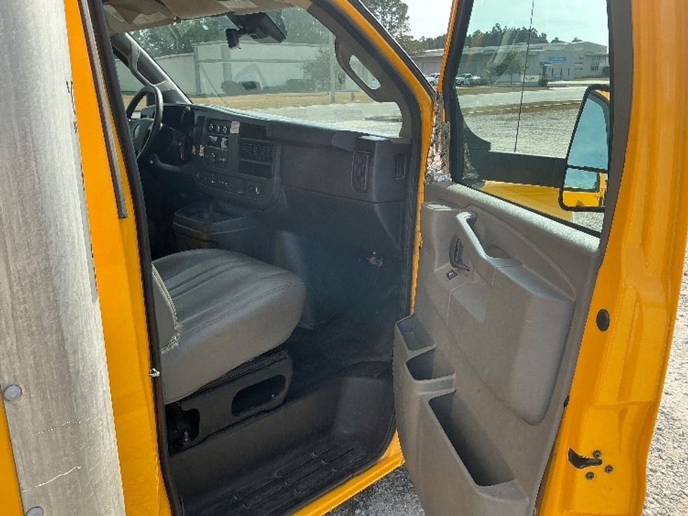 Light Duty Box Truck-Light and Medium Duty Trucks-GMC-2021-Savana G33903-Gulfport-MS-101,619\n\t\tmiles-$ 26,250 - Image 20
