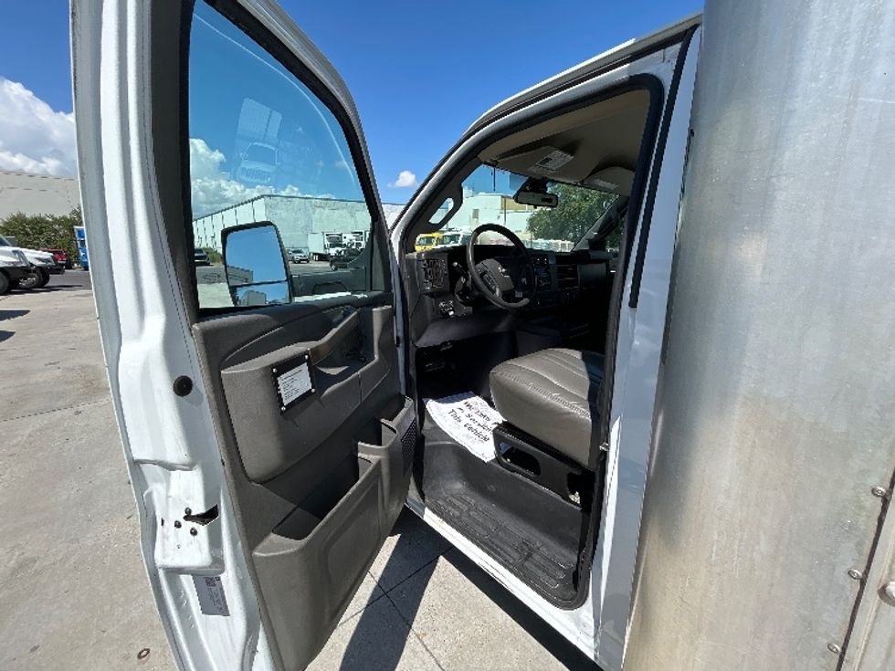 Light Duty Box Truck-Light and Medium Duty Trucks-GMC-2021-Savana G33903-Hammond-LA-160,861\n\t\tmiles-$ 21,000 - Image 14