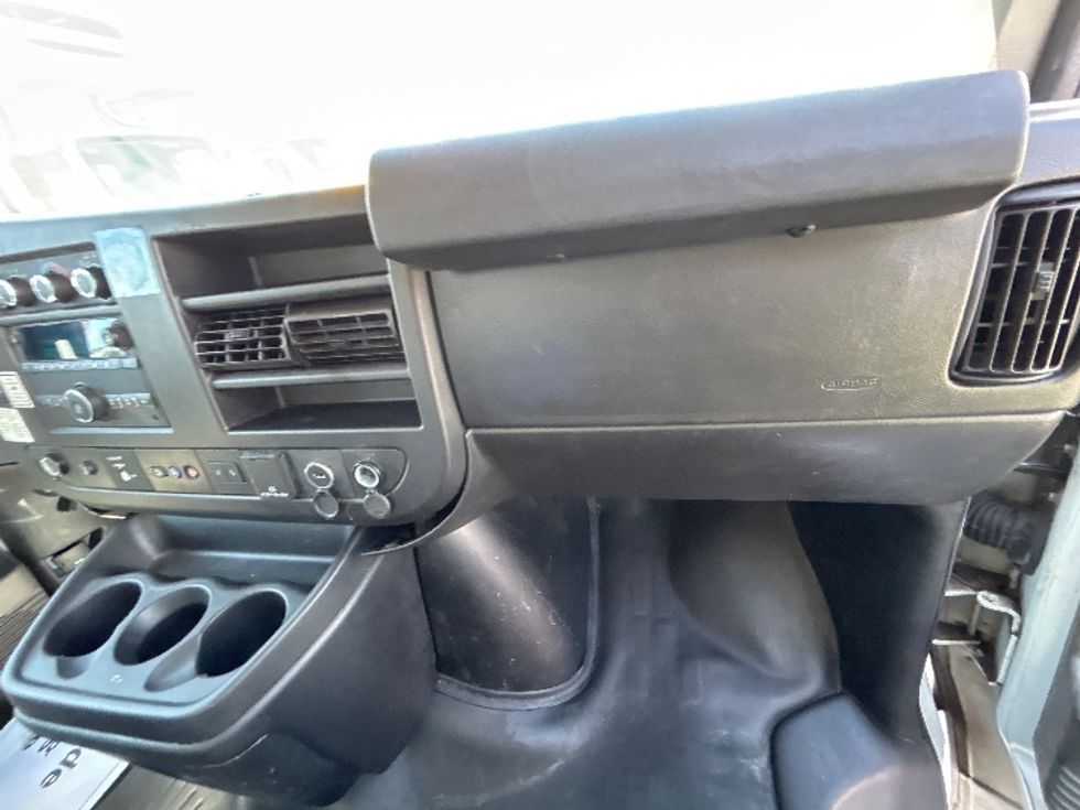 Light Duty Box Truck-Light and Medium Duty Trucks-GMC-2021-Savana G33903-Hammond-LA-160,861\n\t\tmiles-$ 21,000 - Image 19