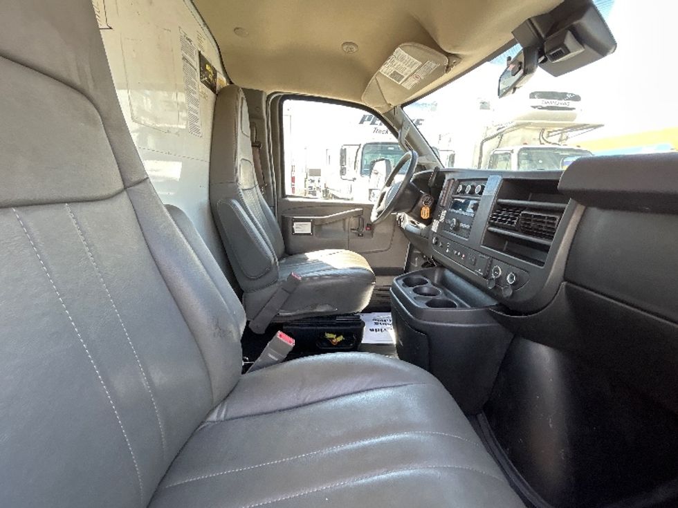 Light Duty Box Truck-Light and Medium Duty Trucks-GMC-2021-Savana G33903-Hammond-LA-160,861\n\t\tmiles-$ 21,000 - Image 20