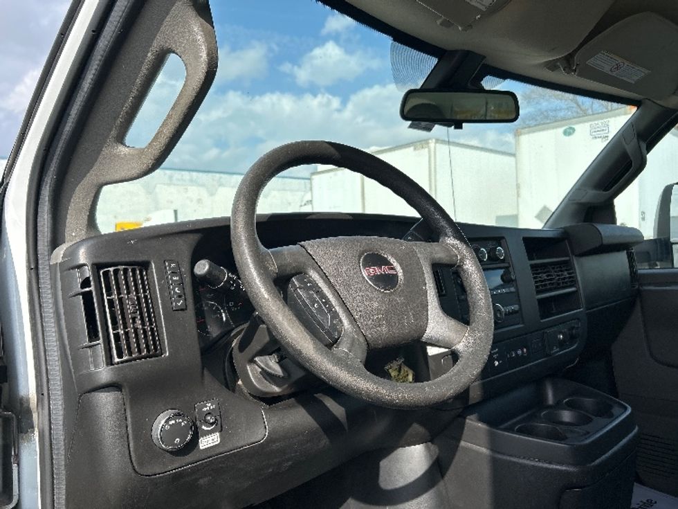Light Duty Box Truck-Light and Medium Duty Trucks-GMC-2021-Savana G33903-Hammond-LA-69,389\n\t\tmiles-$ 32,750 - Image 16