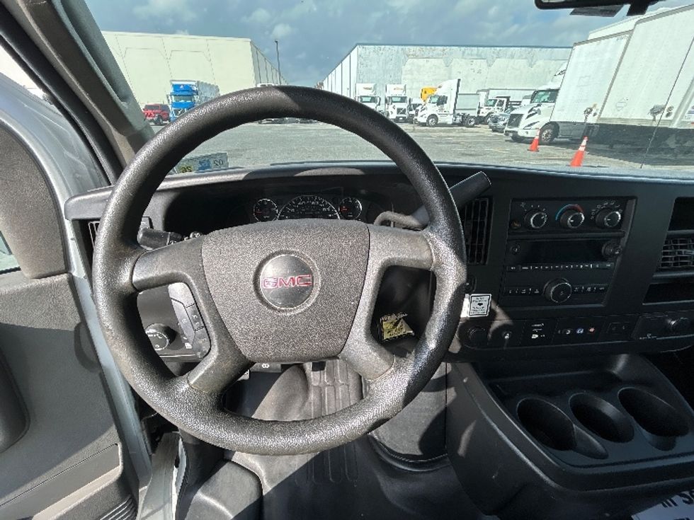 Light Duty Box Truck-Light and Medium Duty Trucks-GMC-2021-Savana G33903-Hammond-LA-69,389\n\t\tmiles-$ 32,750 - Image 17