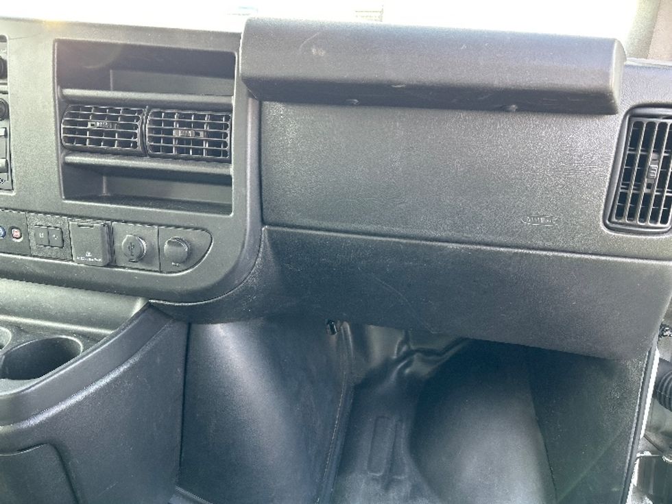 Light Duty Box Truck-Light and Medium Duty Trucks-GMC-2021-Savana G33903-Hammond-LA-69,389\n\t\tmiles-$ 32,750 - Image 20