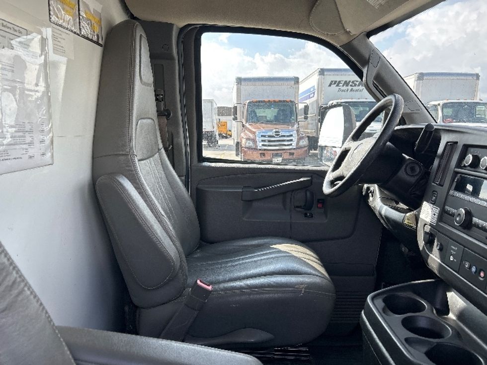 Light Duty Box Truck-Light and Medium Duty Trucks-GMC-2021-Savana G33903-Hammond-LA-69,389\n\t\tmiles-$ 32,750 - Image 21