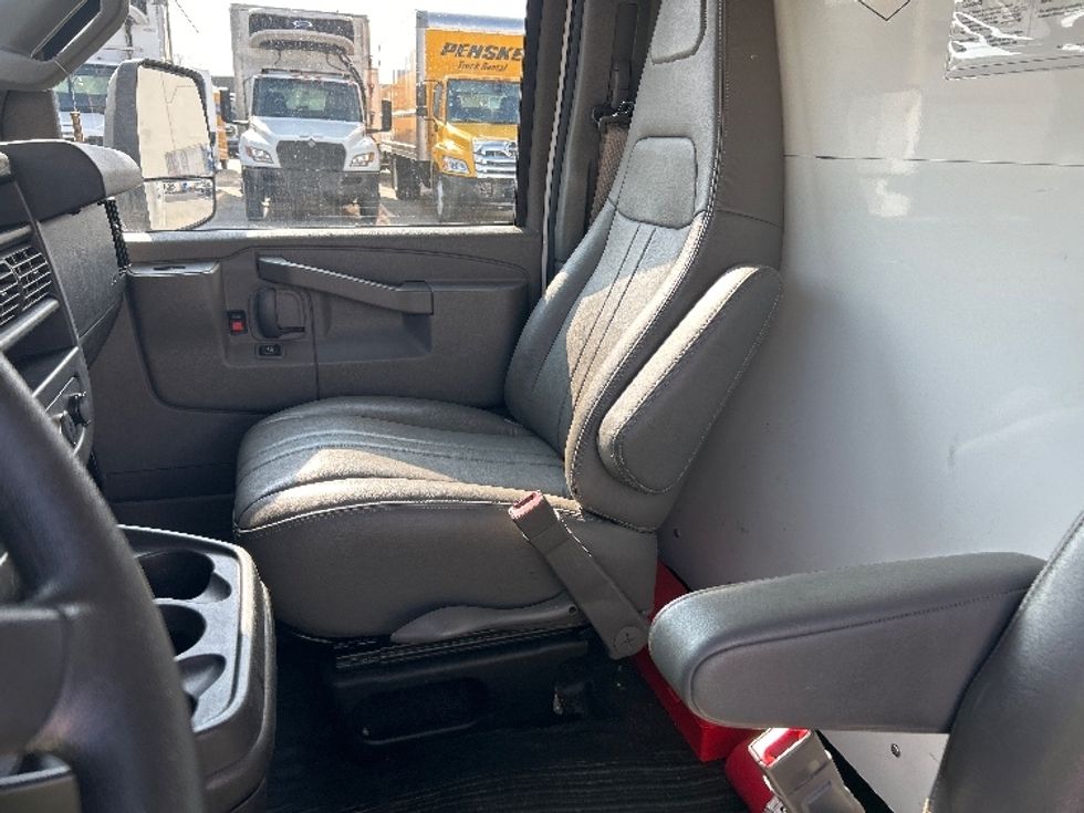 Light Duty Box Truck-Light and Medium Duty Trucks-GMC-2021-Savana G33903-Hammond-LA-78,712\n\t\tmiles-$ 31,750 - Image 17
