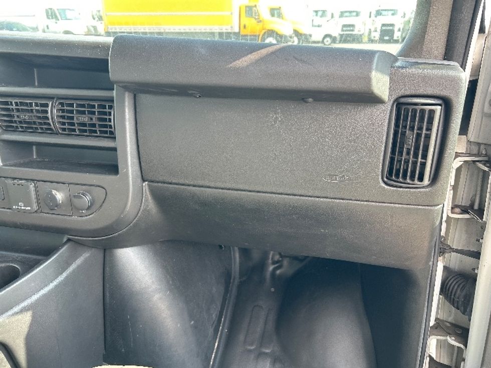 Light Duty Box Truck-Light and Medium Duty Trucks-GMC-2021-Savana G33903-Hammond-LA-78,712\n\t\tmiles-$ 31,750 - Image 19