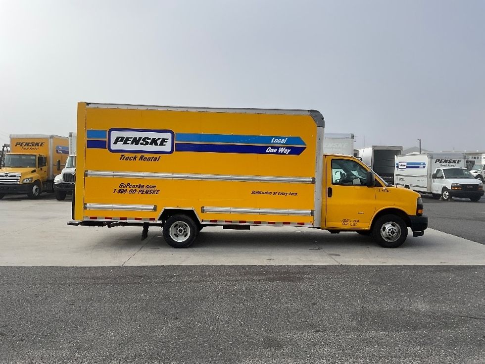 Light Duty Box Truck-Light and Medium Duty Trucks-GMC-2021-Savana G33903-Harahan-LA-100,308\n\t\tmiles-$ 26,500 - Image 15