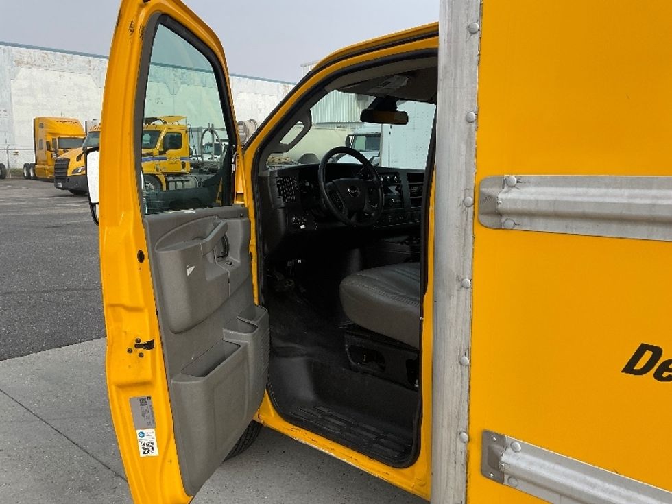 Light Duty Box Truck-Light and Medium Duty Trucks-GMC-2021-Savana G33903-Harahan-LA-100,308\n\t\tmiles-$ 26,500 - Image 16