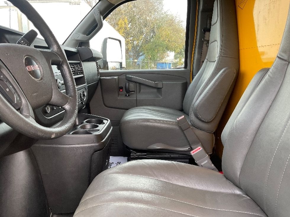 Light Duty Box Truck-Light and Medium Duty Trucks-GMC-2021-Savana G33903-Harahan-LA-100,308\n\t\tmiles-$ 26,500 - Image 19