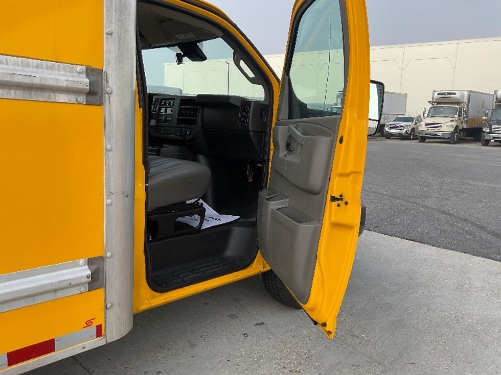 Light Duty Box Truck-Light and Medium Duty Trucks-GMC-2021-Savana G33903-Harahan-LA-100,308\n\t\tmiles-$ 26,500 - Image 20