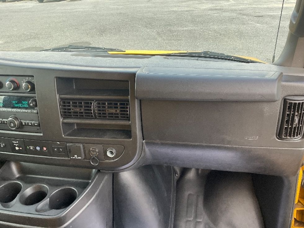 Light Duty Box Truck-Light and Medium Duty Trucks-GMC-2021-Savana G33903-Harahan-LA-100,308\n\t\tmiles-$ 26,500 - Image 21