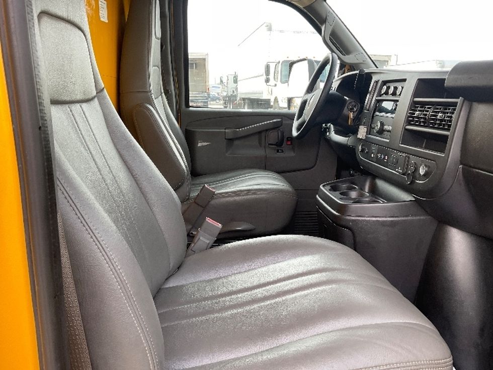 Light Duty Box Truck-Light and Medium Duty Trucks-GMC-2021-Savana G33903-Harahan-LA-100,308\n\t\tmiles-$ 26,500 - Image 22