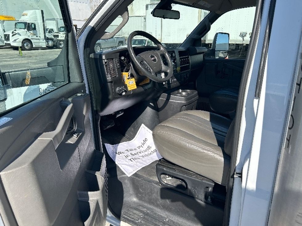 Light Duty Box Truck-Light and Medium Duty Trucks-GMC-2021-Savana G33903-Harahan-LA-105,563\n\t\tmiles-$ 28,750 - Image 13