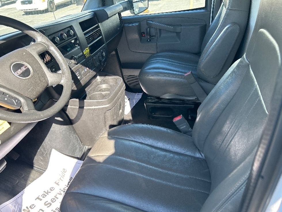 Light Duty Box Truck-Light and Medium Duty Trucks-GMC-2021-Savana G33903-Harahan-LA-105,563\n\t\tmiles-$ 28,750 - Image 16