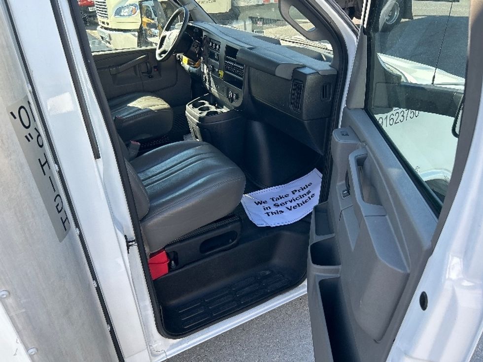 Light Duty Box Truck-Light and Medium Duty Trucks-GMC-2021-Savana G33903-Harahan-LA-105,563\n\t\tmiles-$ 28,750 - Image 17