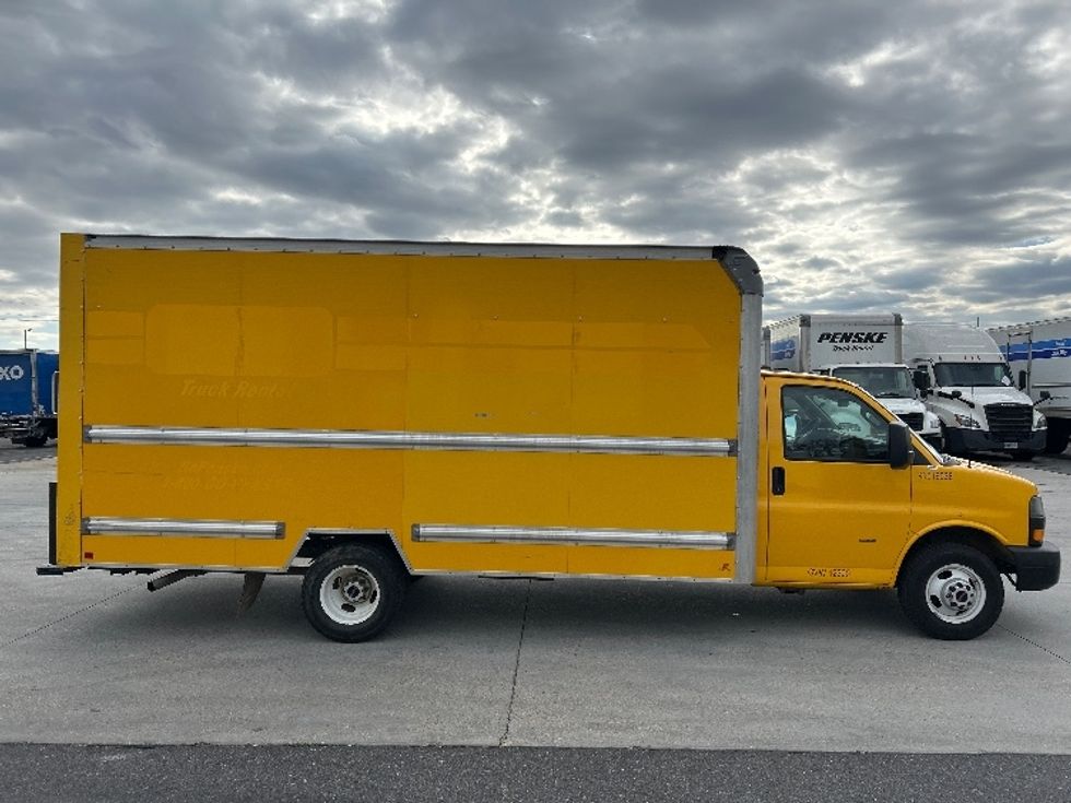 Light Duty Box Truck-Light and Medium Duty Trucks-GMC-2021-Savana G33903-Harahan-LA-111,537\n\t\tmiles-$ 25,250 - Image 12
