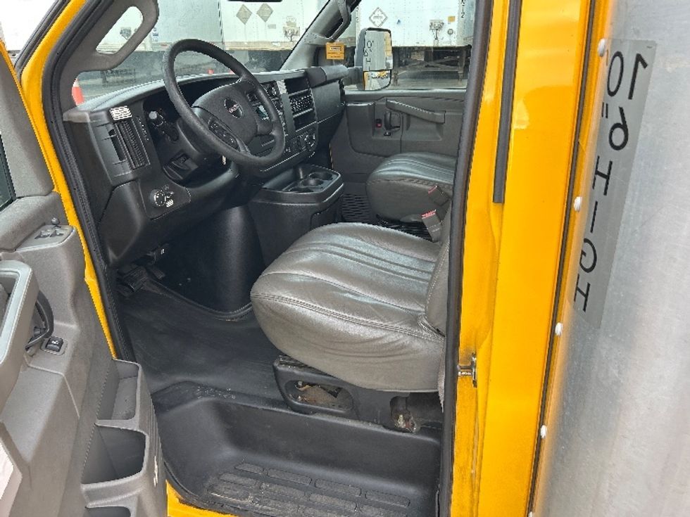 Light Duty Box Truck-Light and Medium Duty Trucks-GMC-2021-Savana G33903-Harahan-LA-111,537\n\t\tmiles-$ 25,250 - Image 13