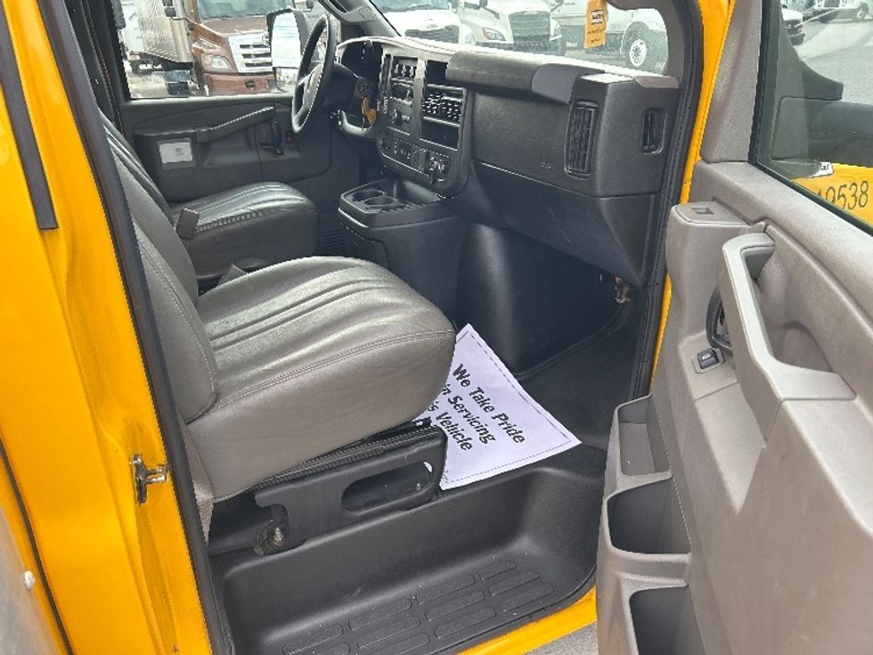 Light Duty Box Truck-Light and Medium Duty Trucks-GMC-2021-Savana G33903-Harahan-LA-111,537\n\t\tmiles-$ 25,250 - Image 17