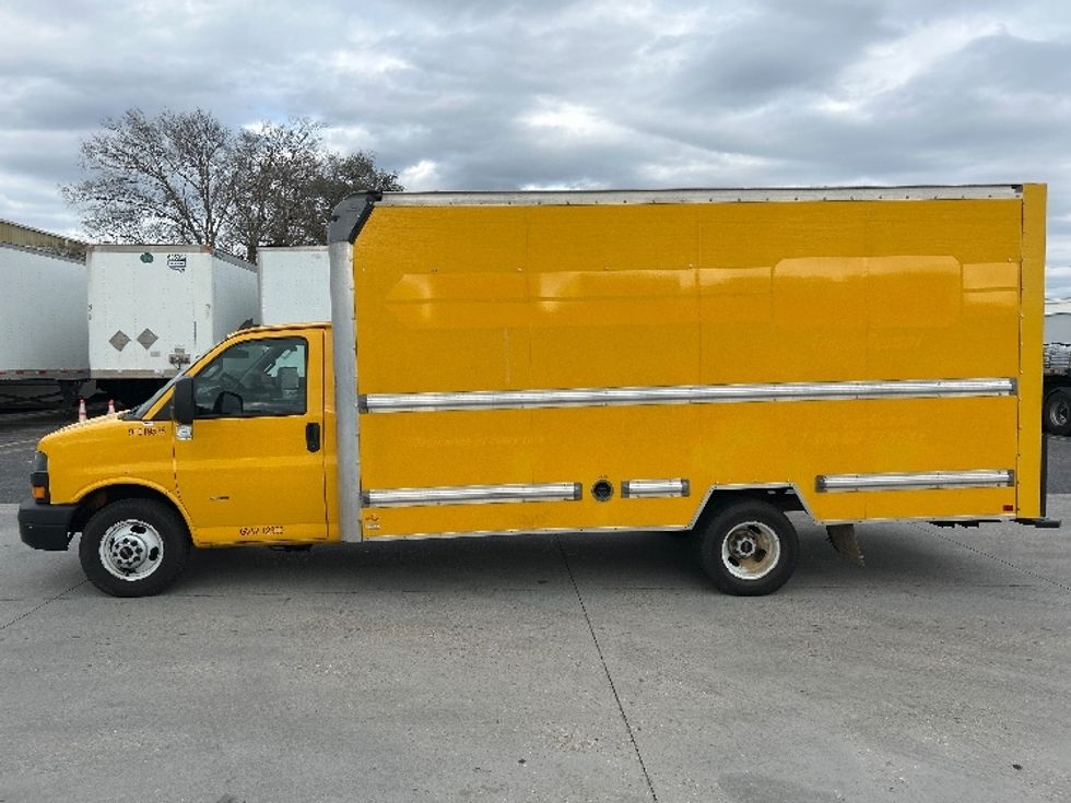 Light Duty Box Truck-Light and Medium Duty Trucks-GMC-2021-Savana G33903-Harahan-LA-111,537\n\t\tmiles-$ 25,250 - Image 4