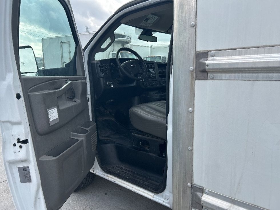 Light Duty Box Truck-Light and Medium Duty Trucks-GMC-2021-Savana G33903-Harahan-LA-129,891\n\t\tmiles-$ 25,750 - Image 15
