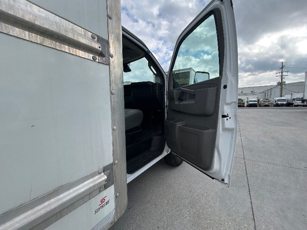 Light Duty Box Truck-Light and Medium Duty Trucks-GMC-2021-Savana G33903-Harahan-LA-129,891\n\t\tmiles-$ 25,750 - Image 19