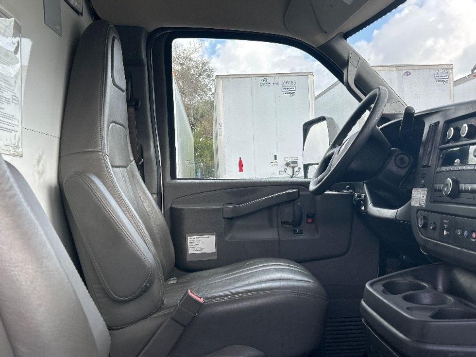 Light Duty Box Truck-Light and Medium Duty Trucks-GMC-2021-Savana G33903-Harahan-LA-129,891\n\t\tmiles-$ 25,750 - Image 21