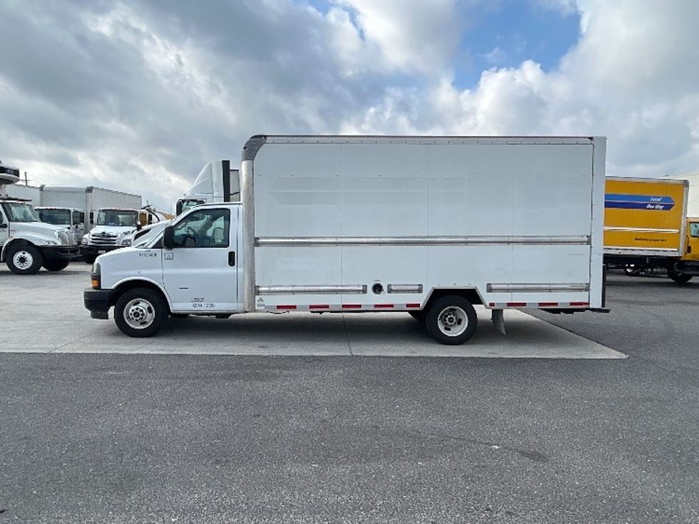 Light Duty Box Truck-Light and Medium Duty Trucks-GMC-2021-Savana G33903-Harahan-LA-129,891\n\t\tmiles-$ 25,750 - Image 4