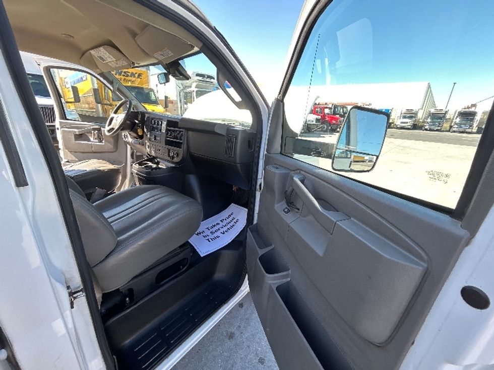 Light Duty Box Truck-Light and Medium Duty Trucks-GMC-2021-Savana G33903-Harahan-LA-62,245\n\t\tmiles-$ 33,750 - Image 17