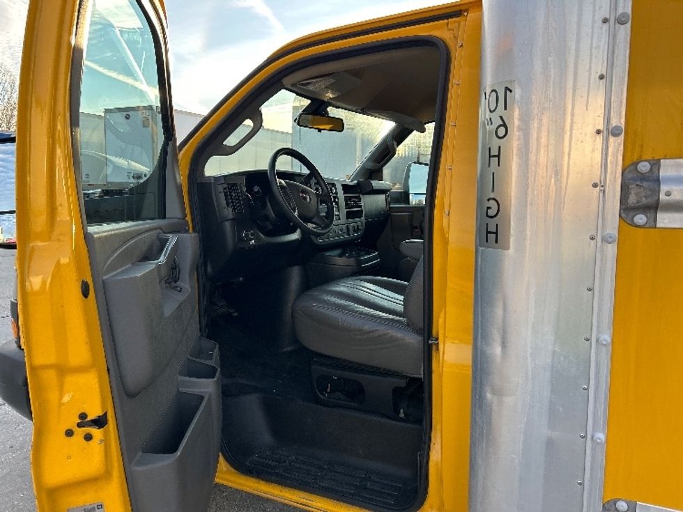 Light Duty Box Truck-Light and Medium Duty Trucks-GMC-2021-Savana G33903-Harahan-LA-84,528\n\t\tmiles-$ 28,500 - Image 13