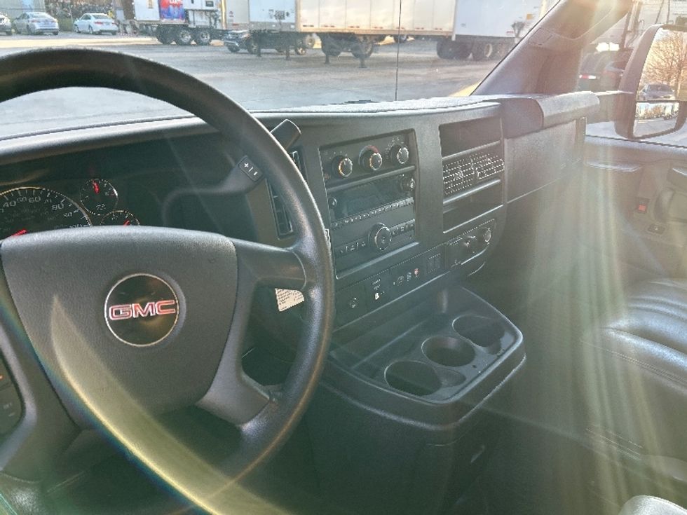 Light Duty Box Truck-Light and Medium Duty Trucks-GMC-2021-Savana G33903-Harahan-LA-84,528\n\t\tmiles-$ 28,500 - Image 14