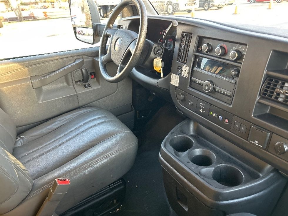 Light Duty Box Truck-Light and Medium Duty Trucks-GMC-2021-Savana G33903-Harahan-LA-84,528\n\t\tmiles-$ 28,500 - Image 19