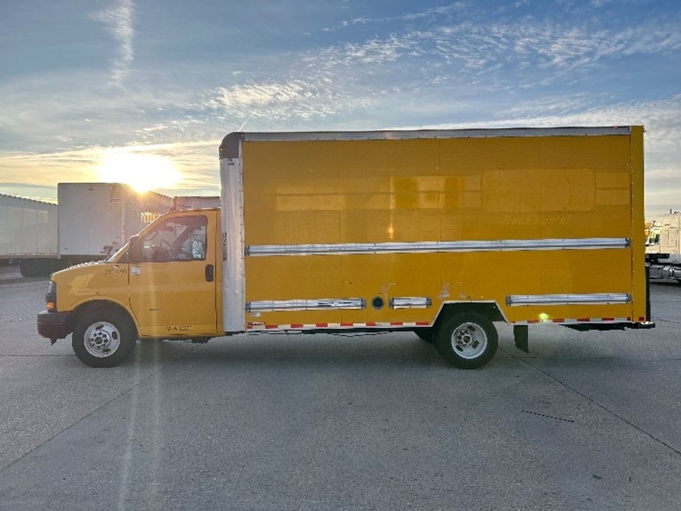 Light Duty Box Truck-Light and Medium Duty Trucks-GMC-2021-Savana G33903-Harahan-LA-84,528\n\t\tmiles-$ 28,500 - Image 4
