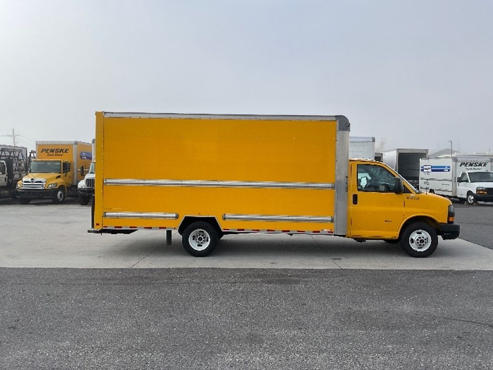 Light Duty Box Truck-Light and Medium Duty Trucks-GMC-2021-Savana G33903-Harahan-LA-86,317\n\t\tmiles-$ 28,000 - Image 15