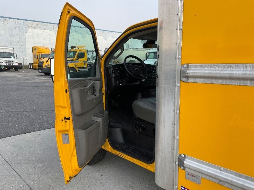 Light Duty Box Truck-Light and Medium Duty Trucks-GMC-2021-Savana G33903-Harahan-LA-86,317\n\t\tmiles-$ 28,000 - Image 16