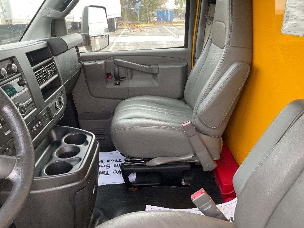 Light Duty Box Truck-Light and Medium Duty Trucks-GMC-2021-Savana G33903-Harahan-LA-86,317\n\t\tmiles-$ 28,000 - Image 19