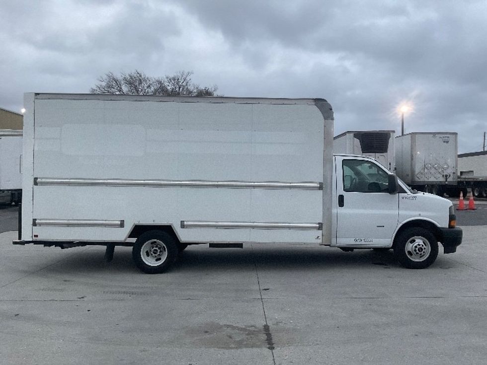 Light Duty Box Truck-Light and Medium Duty Trucks-GMC-2021-Savana G33903-Harahan-LA-93,912\n\t\tmiles-$ 30,000 - Image 14