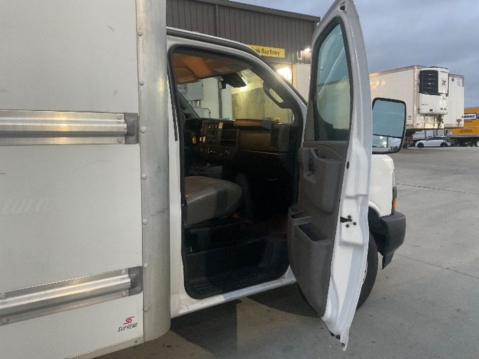 Light Duty Box Truck-Light and Medium Duty Trucks-GMC-2021-Savana G33903-Harahan-LA-93,912\n\t\tmiles-$ 30,000 - Image 19