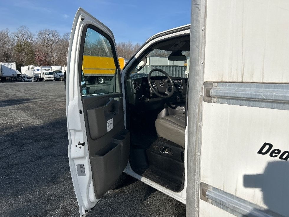 Light Duty Box Truck-Light and Medium Duty Trucks-GMC-2021-Savana G33903-Harrisburg-PA-111,265\n\t\tmiles-$ 27,250 - Image 16