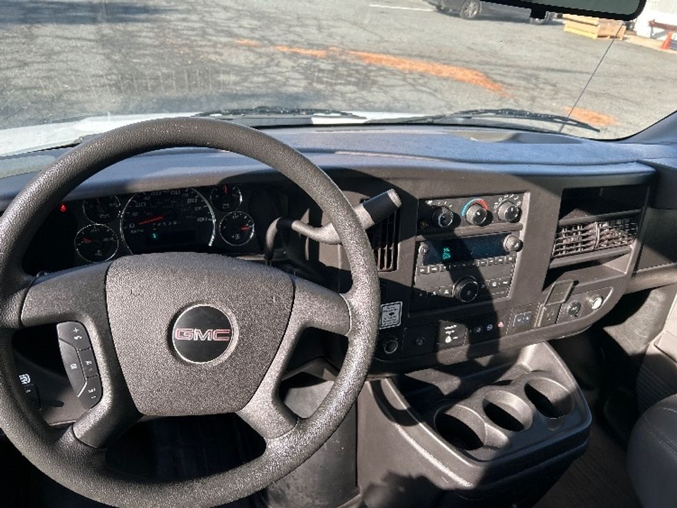 Light Duty Box Truck-Light and Medium Duty Trucks-GMC-2021-Savana G33903-Harrisburg-PA-111,265\n\t\tmiles-$ 27,250 - Image 17