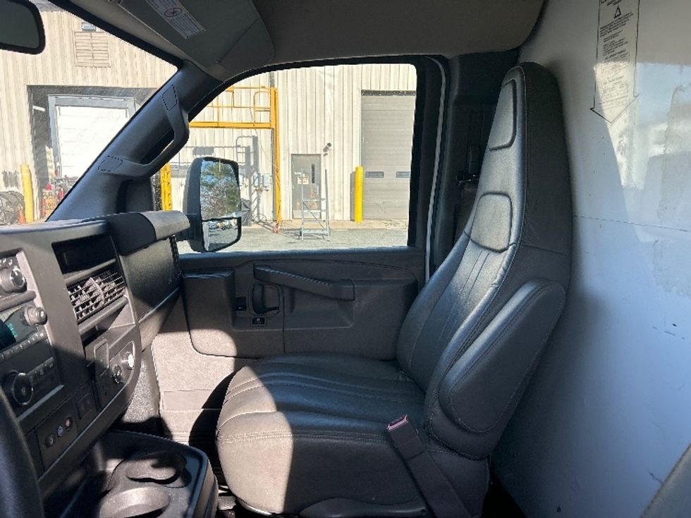Light Duty Box Truck-Light and Medium Duty Trucks-GMC-2021-Savana G33903-Harrisburg-PA-111,265\n\t\tmiles-$ 27,250 - Image 19